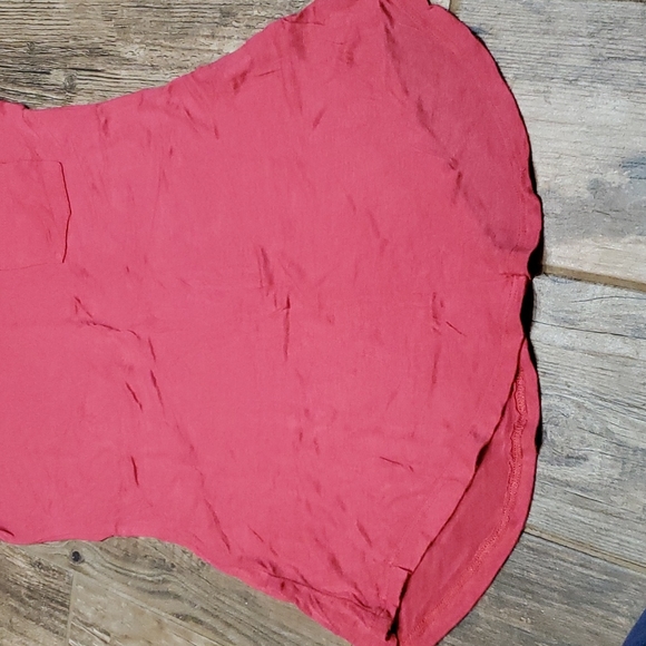 S&S inc pocket rounded hem tshirt in hot pink  size XS/S - Picture 3 of 4